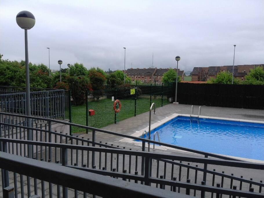 Piso con vistas en urbanización con piscina Santander Exterior foto